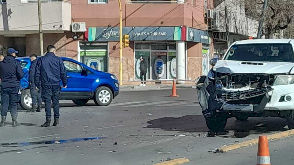 sabado-accidentado:-se-produjo-un-fuerte-choque-entre-dos-camionetas