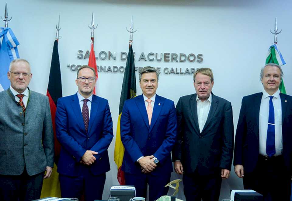 el-gobernador-leandro-zdero-recibio-a-los-embajadores-de-austria,-hungria,-belgica-y-alemania