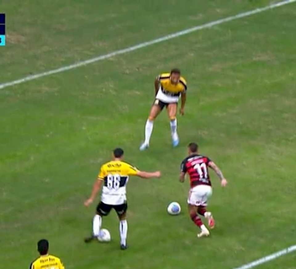 insolita-jugada-en-brasil:-flamengo-gano-el-partido-tras-un-penal-polemico