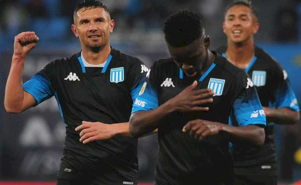 racing-goleo-a-godoy-cruz-y-se-mantiene-en-la-zona-alta-de-la-liga-profesional