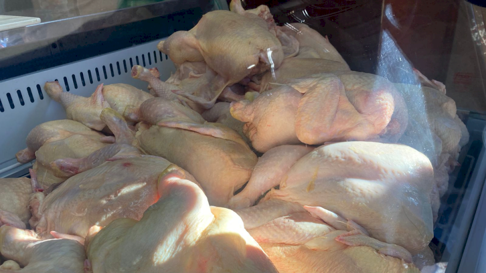 jujenos-compran-pollo-del-1-al-15-de-cada-mes,-luego-las-ventas-caen-abruptamente