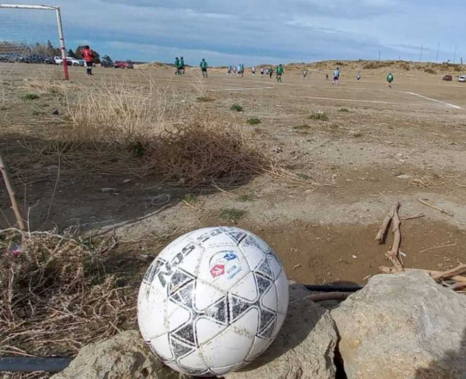 escandalo-en-el-futbol-de-veteranos-de-comodoro:-un-arbitro-fue-desfigurado a golpes