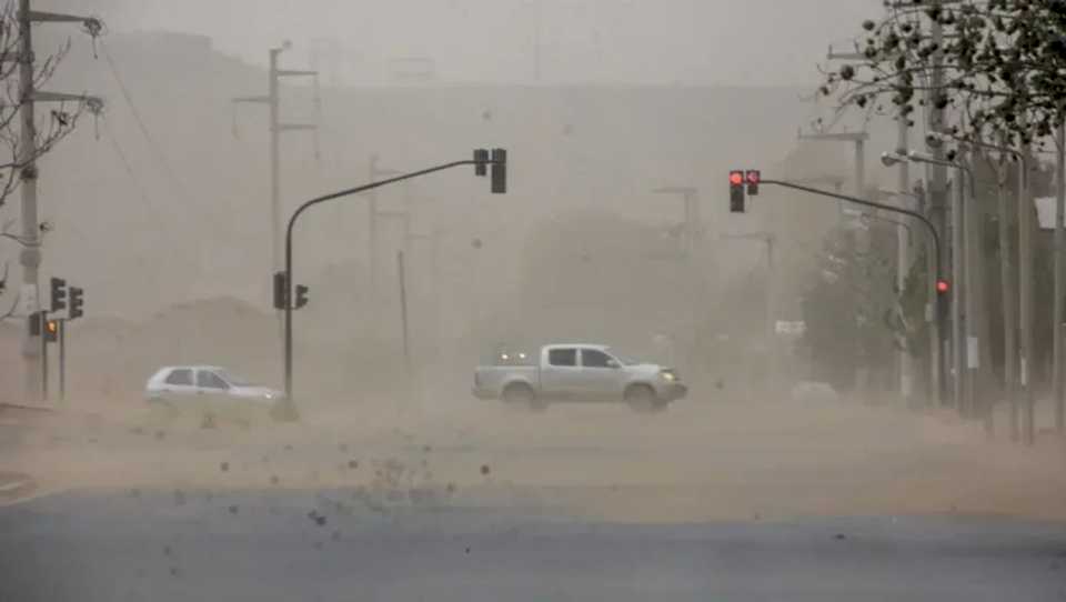 el-viento-alcanzo-los-110-kilometros-por-hora,-hubo-corte-de-luz-y-cayeron-arboles