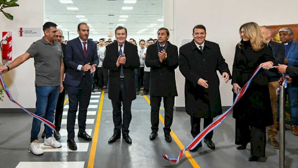 el-gobernador-zamora-participo-de-la-inauguracion-de-la-planta-industrial-de-la-firma-real-tabacalera-de-santiago