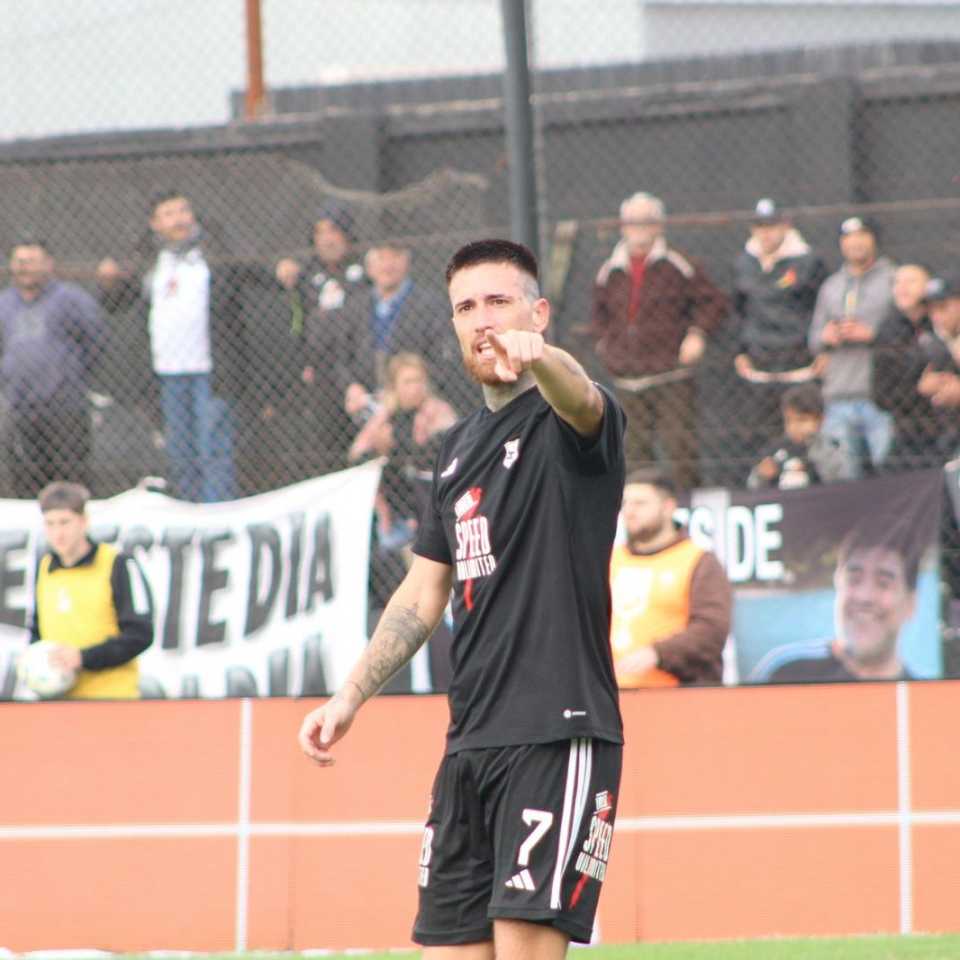 riestra-aprovecho-la-temprana-expulsion-de-godoy-y-le-gano-2-0-a-argentinos-juniors