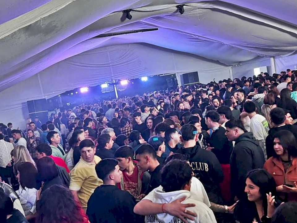 mas-de-3.000-personas-celebraron-el-dia-del-amigo-con-una-fiesta-historica-en-concepcion