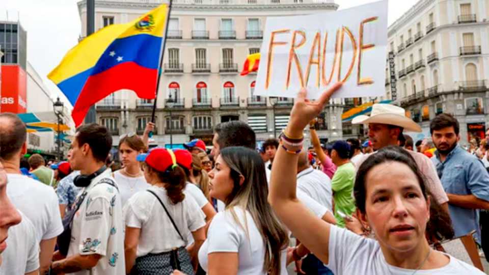 tension:-cacerolazos-y-cortes-de-calles-en-venezuela-tras-el-resultado-de-las-elecciones