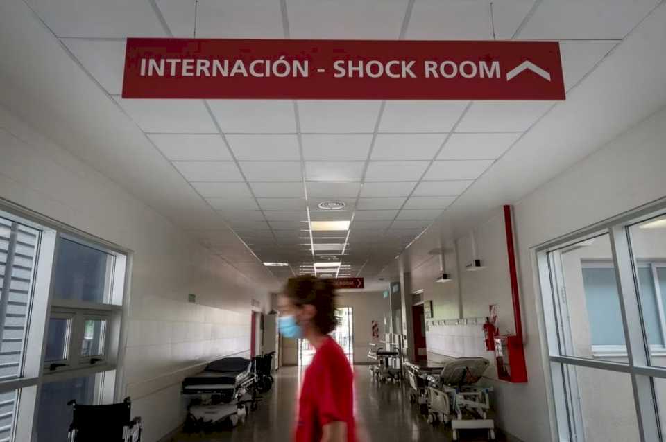 Mendoza oficializó el cobro a los extranjeros que se atiendan en hospitales públicos