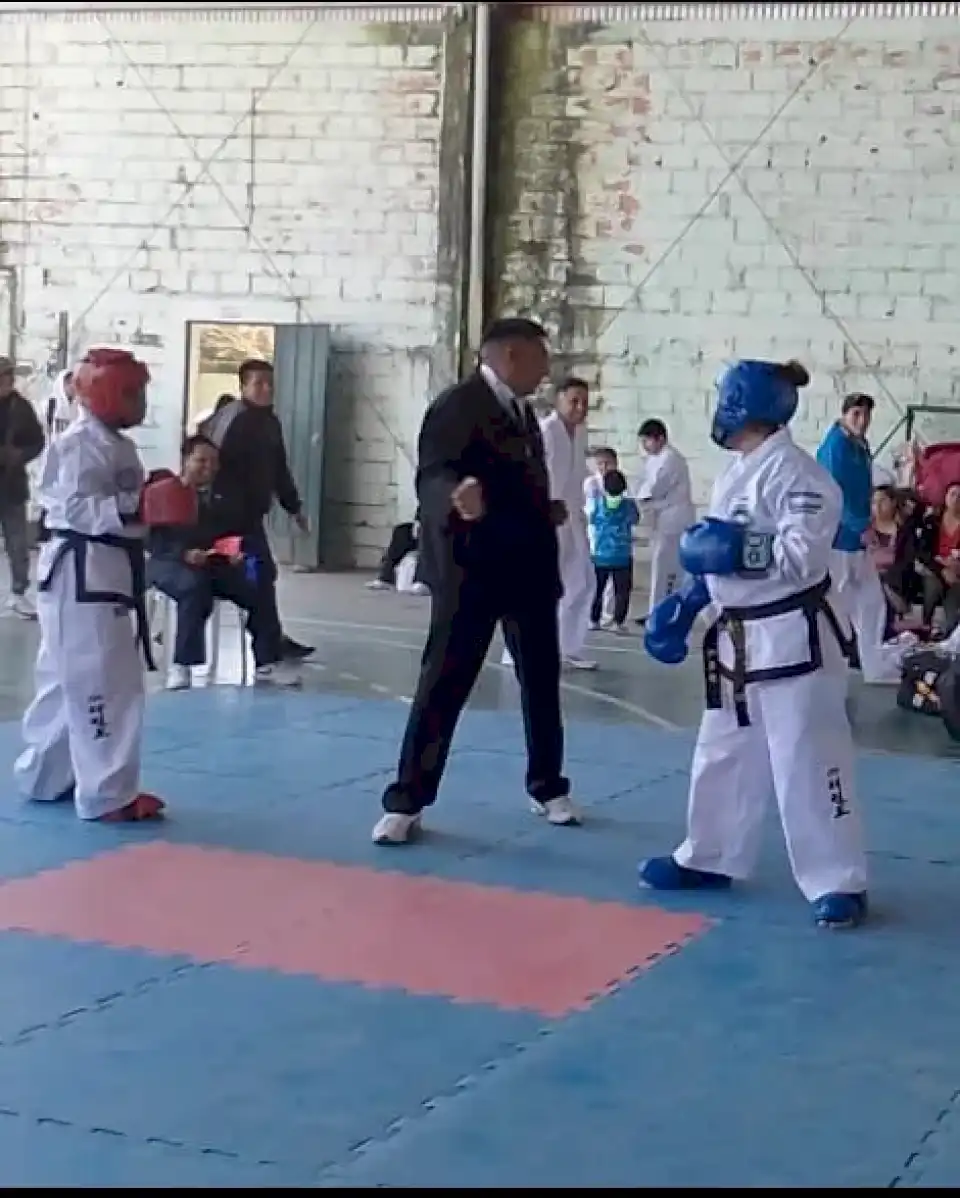 ¡cuidado-delincuentes!-una-mujer-policia-es-campeona-de-taekwondo