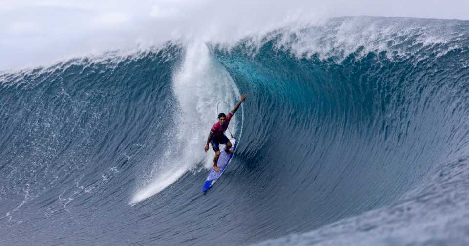 El brasileño Gabriel Medina domó la mejor ola de la historia del surf olímpico y logró (casi) la puntuación perfecta