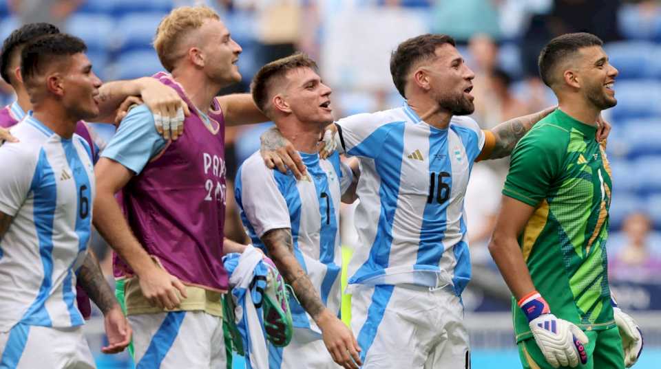 Argentina le ganó a Ucrania por 2-0 y se enfrentará a Francia en los cuartos de final de los Juegos Olímpicos