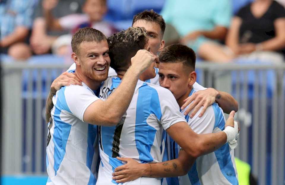 La reacción del Diablito Echeverri después de convertir el segundo gol de la Selección argentina ante Ucrania