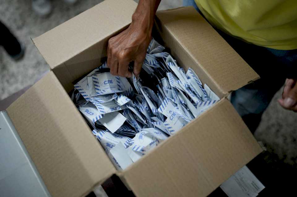 little-known-paper-sheets-are-key-to-declaring-victory-in-venezuela’s-election