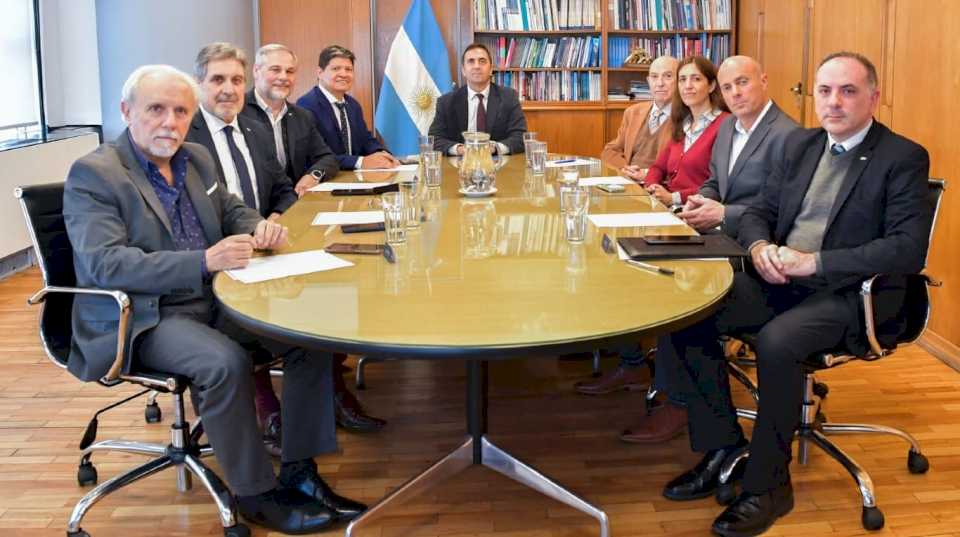 El Gobierno se reunió con pymes y emprendedores para acelerar la discusión por la reforma laboral