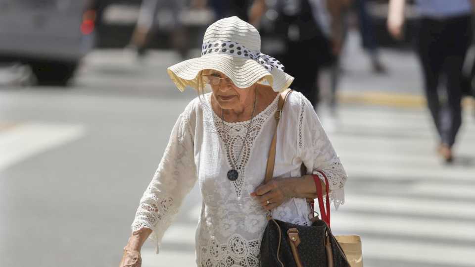 que-es-el-efecto-“veranito”-que-llegara-este-fin-de-semana-con-una-masa-de-aire-tropical-y-maximas-de-27°