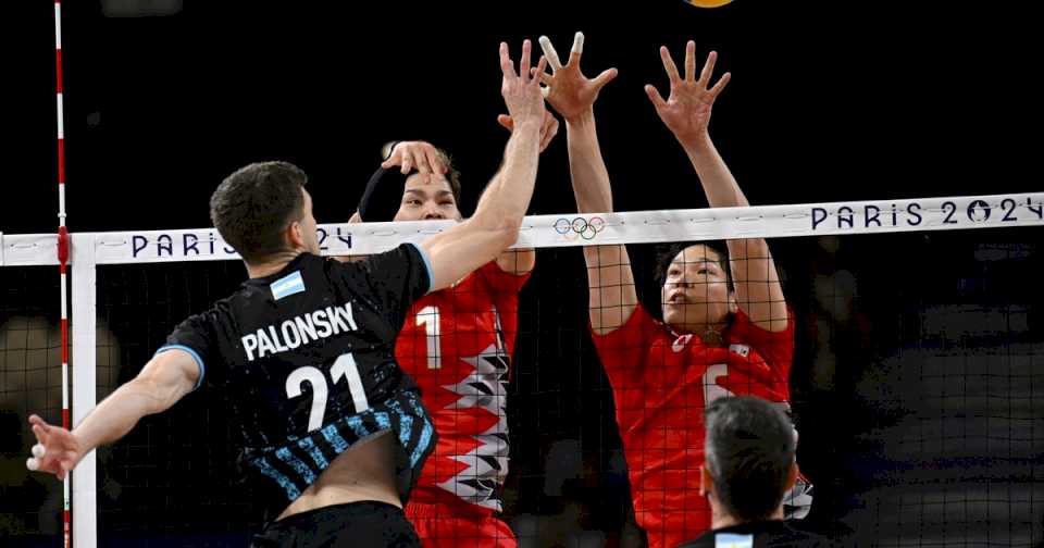 el-voley-de-argentina-perdio-con-japon-y-se-complico-en-paris-2024:-el-punto-de-la-discordia-que-termino-en-tarjeta-roja-y-torcio-la-historia