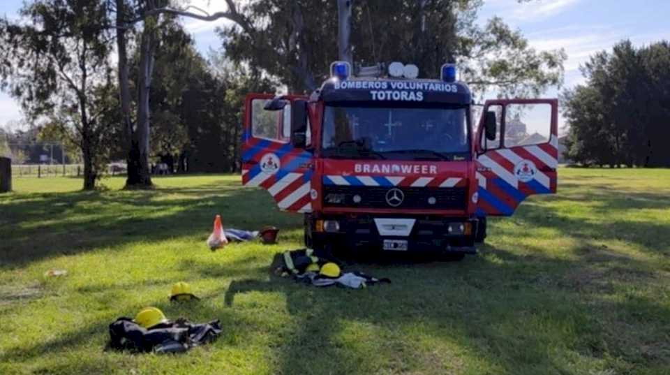 conmocion-en-rosario:-a-una-mujer-se-le-engancho-la-bufanda-en-el-motor-del-tractor-y-murio