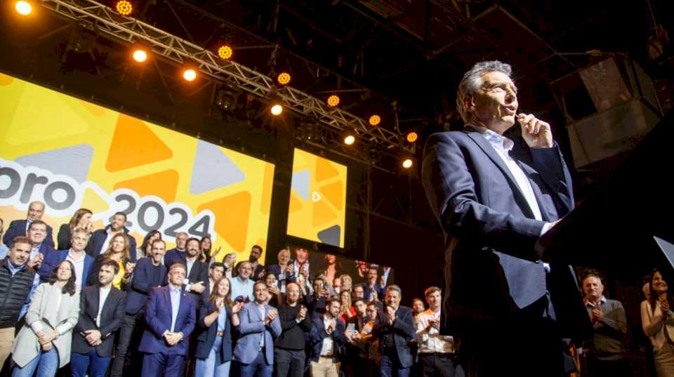 Macri retomó la centralidad con un fuerte respaldo a Milei, pero con críticas al entorno libertario