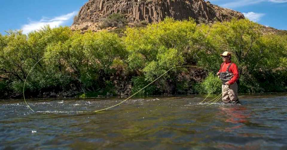 ¿amas-la-pesca-y-las-escapadas?-recorda-la-grilla-de-temporada-en-los-rios-y-lagos-de-neuquen-¡se-vienen-meses-de-piques!