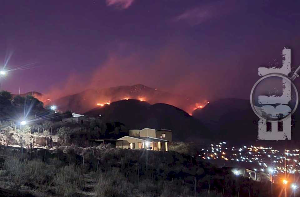 miles-de-hectareas-quemadas-por-un-incendio-de-gran-magnitud-en-alta-montana