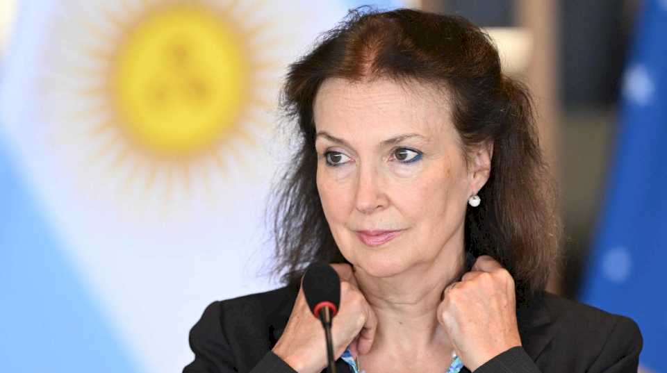 El Gobierno se despegó del pronunciamiento de Mondino sobre Venezuela para resguardar a los asilados