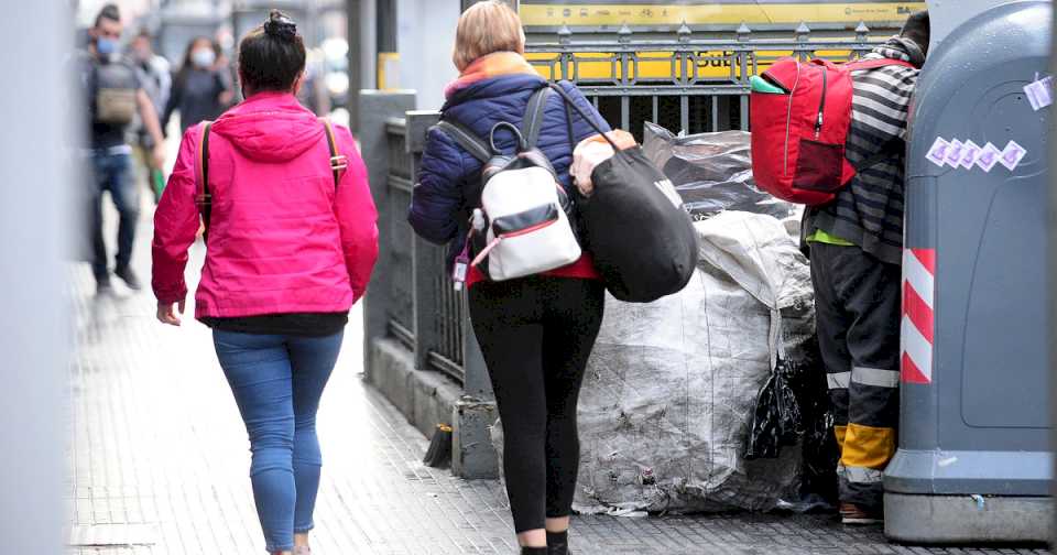 Por la devaluación, el ajuste y la caída del salario real, la pobreza saltó al 54,8%