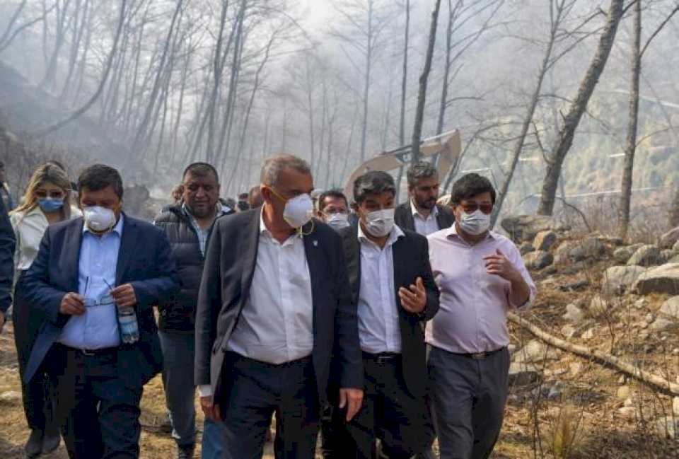 tafi-del-valle:-jaldo-recorrio-las-zonas-afectadas-por-los-incendios