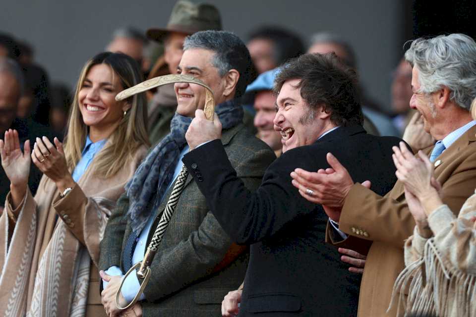 Milei prepara una respuesta tras el discurso de Macri y evalúa opciones para sellar una alianza con el PRO