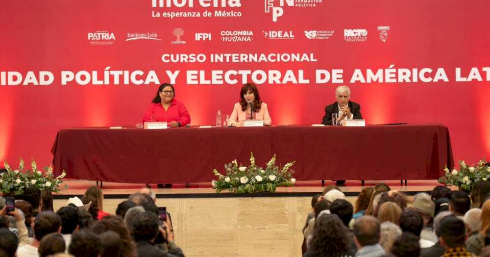 «hongos-democratas»,-el-«ser-gris»-de-milei-y-una-chicana-contra-machado:-las-principales-frases-de-cristina-kirchner-en-mexico