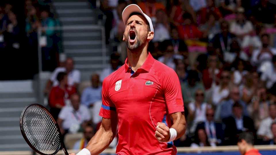 Novak Djokovic se llevó el primer set ante Carlos Alcaraz en la final de tenis de los Juegos Olímpicos