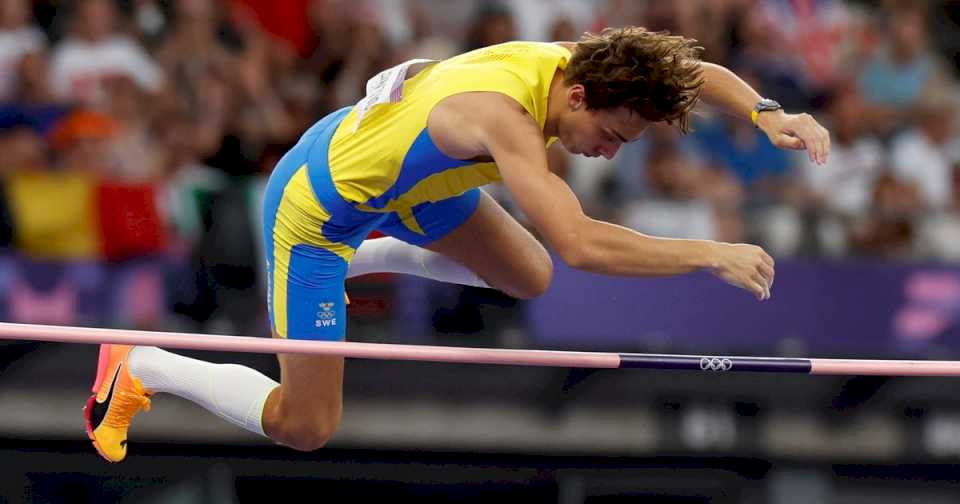 Mondo Duplantis, para la historia y cada vez más cerca del cielo: oro y récord mundial en el salto con garrocha de los Juegos Olímpicos de París 2024