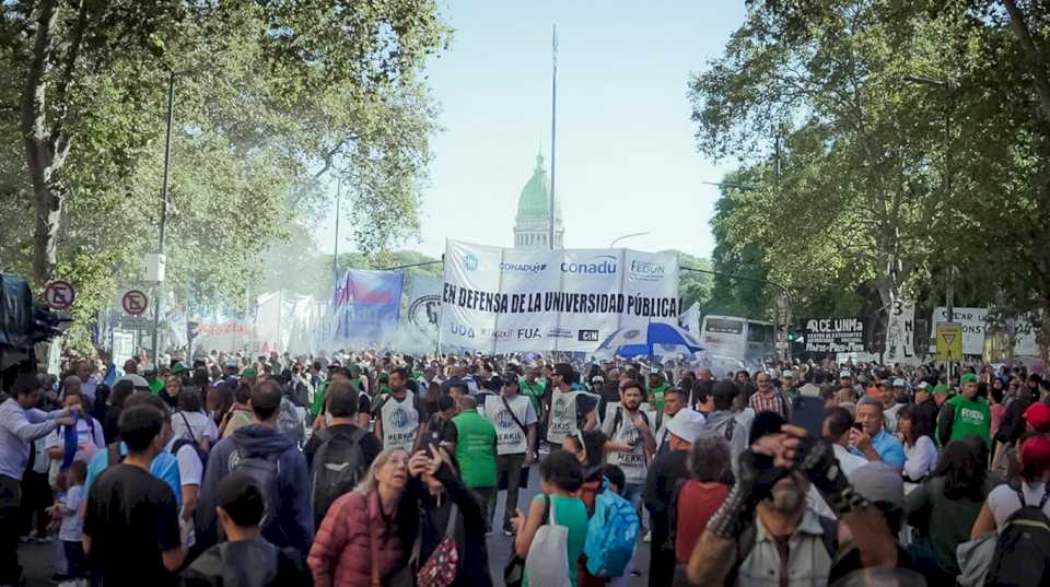 Se renueva el reclamo de trabajadores universitarios: piden reabrir paritarias y aumentar el presupuesto