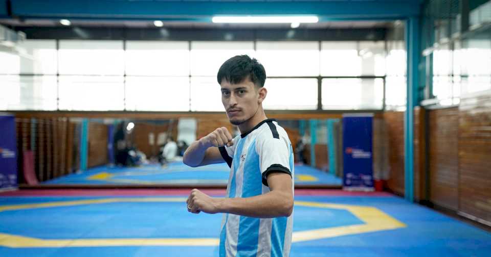 Quién es Lucas Guzmán, el pibe que se hizo hombre de golpe y que a fuerza de trabajo siente que puede dejar un legado en el taekwondo: «Sé que puedo ganar una medalla en París»