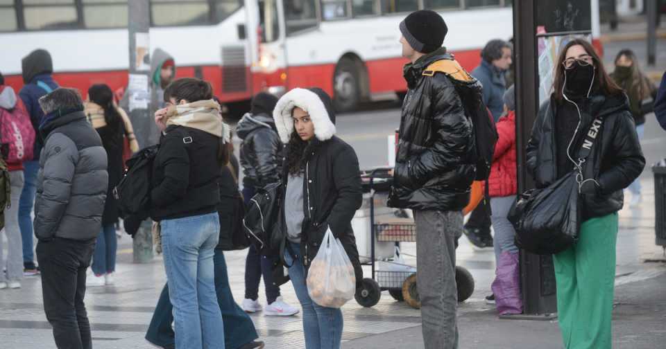 Otro golpe de Milei a Kicillof y Macri: quiere que en septiembre se hagan cargo de los subsidios a los colectivos o suban las tarifas