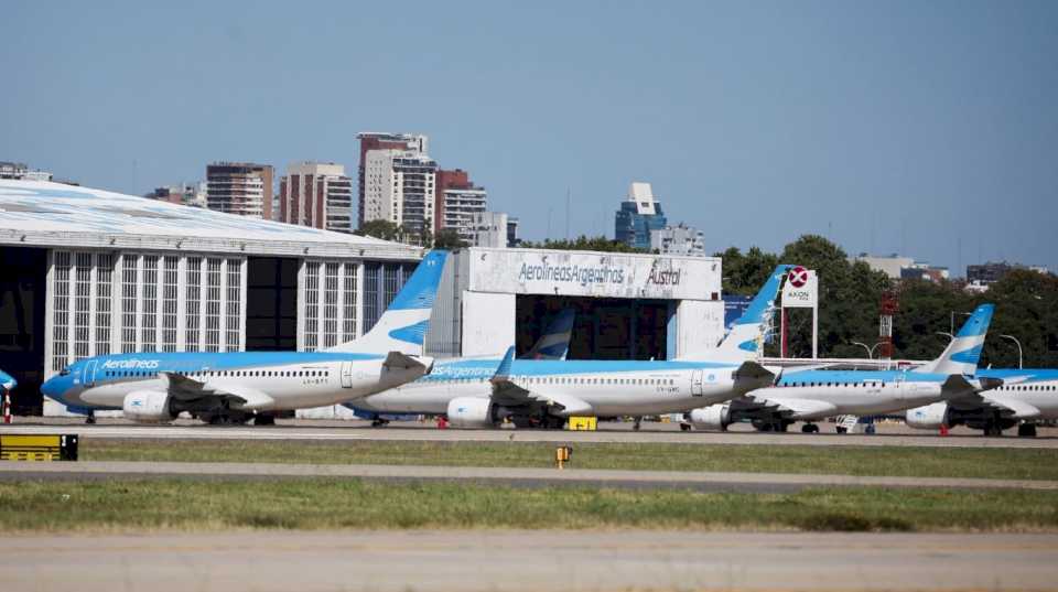 El Gobierno amplió las operaciones en el aeroparque porteño y eliminó restricciones en vuelos internacionales