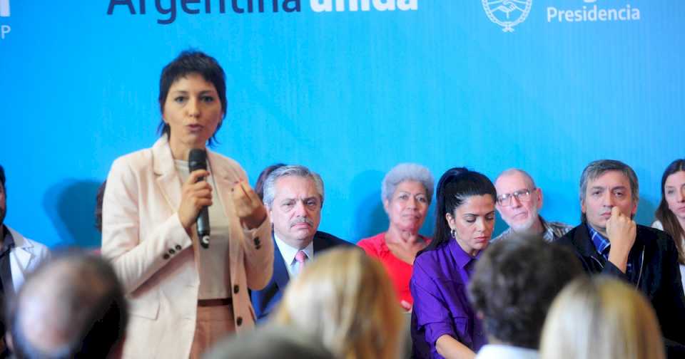 mayra-mendoza-volvio-a-cuestionar-a-alberto-fernandez:-«tambien-ejercio-violencia-politica-sobre-cristina,-dijo-que-estaba-loca-y-no-lo-dejaba-gobernar»