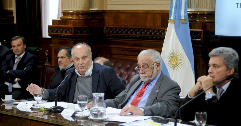 La oposición apura la caída del DNU que otorga a la SIDE $ 100.000 millones para gastos reservados