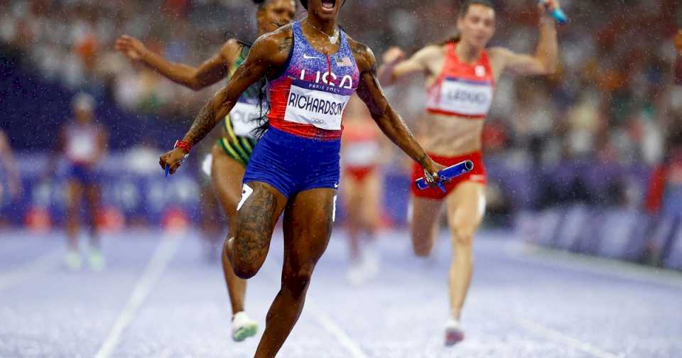 juegos-olimpicos-de-paris-2024:-sha’carri-richardson-le-dio-el-oro-a-la-posta-de-estados-unidos-con-unos-100-metros-finales-antologicos