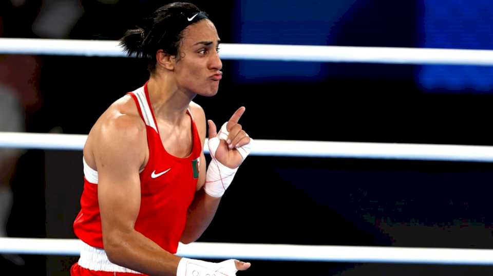 La reacción de la boxeadora argelina Imane Khelif cuando le dieron la medalla de oro en los Juegos Olímpicos