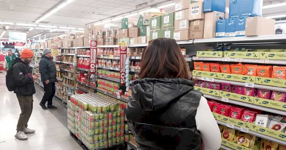 El Gobierno espera una inflación del 3,7% en julio, pero aún ve que faltan correcciones en las tarifas