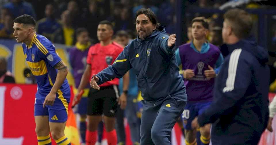 Diego Martínez, de sus horas tormentosas como DT de Boca a la ilusión, con un ajuste táctico y la estirpe goleadora de Cavani