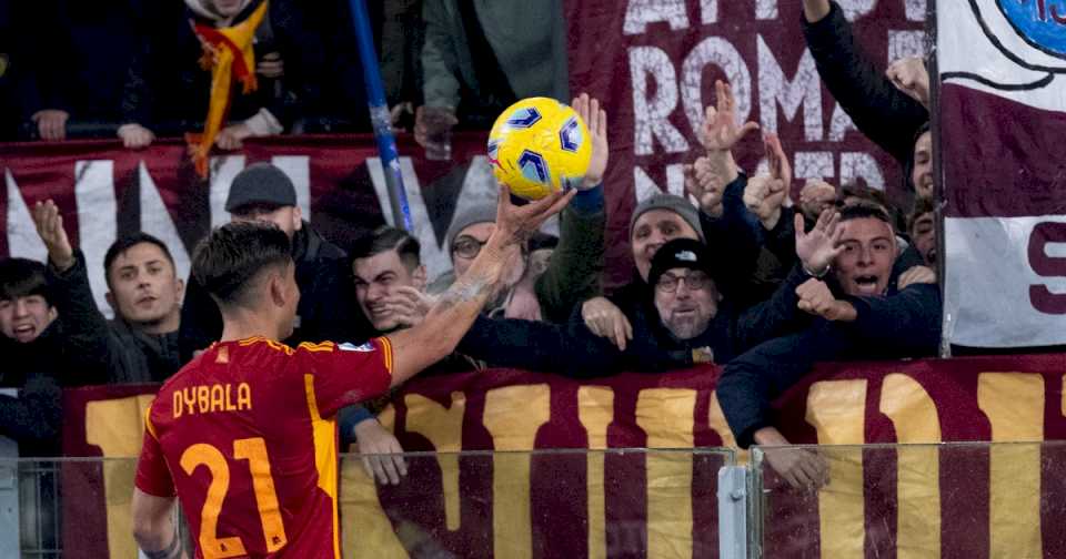 «Dybala no se vende»: Roma amaneció con pintadas para el ídolo argentino, que tiene todo arreglado para partir al Al-Qadisiyah del fútbol árabe