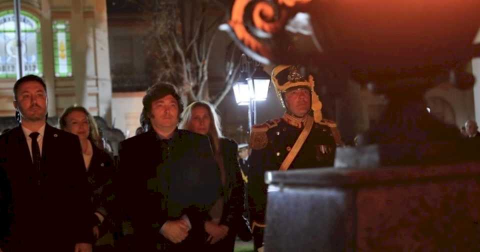 javier-milei-participo-de-un-homenaje-a-san-martin-en-el-regimiento-de-granaderos-en-palermo