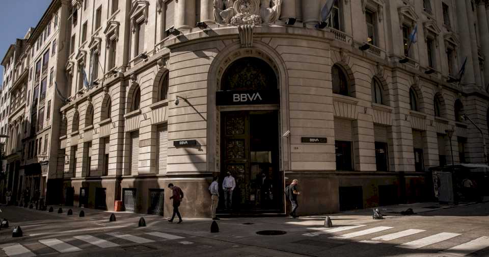 El BBVA anunció que reestructura su negocio en Argentina