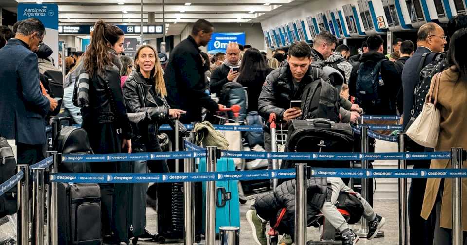 «el-que-no-trabaja,-no-cobra»:-fuerte-advertencia-del-gobierno-a-minutos-de-una-nueva-protesta-de-gremios-aeronauticos-en-ezeiza