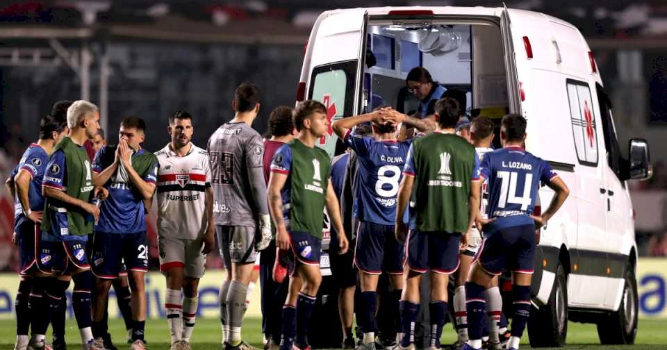 Juan Izquierdo, el jugador de Nacional que se desplomó en la Libertadores: del gesto conmovedor de un rival al enojo de su hermana