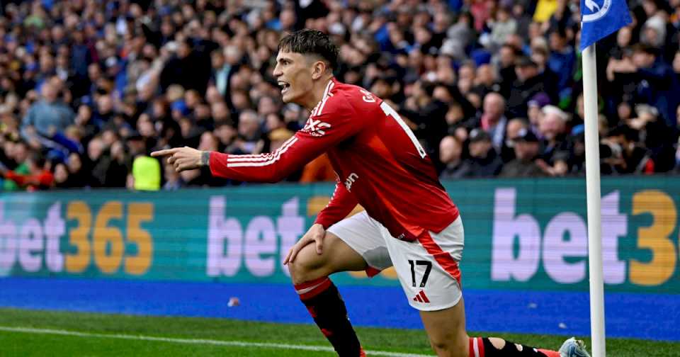 Garnacho se quedó con el grito de gol atragantado por culpa de un compañero y el Manchester United perdió sobre la hora con Brighton