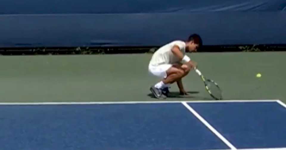 Alcaraz pasó del susto a las risas en el US Open: se torció el tobillo y después se lució con una divertida imitación a Cristiano Ronaldo