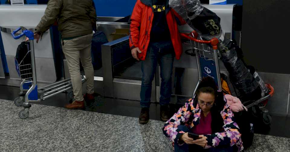 Ante lo que denunció como un paro encubierto, Aerolíneas Argentinas reprograma vuelos desde este martes