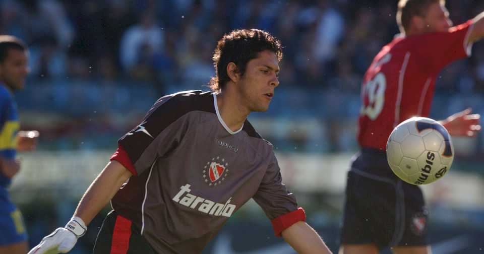 Morir en la cancha: los casos que enlutaron al fútbol argentino y mundial, desde el arquero Molina hasta el camerunés Foe